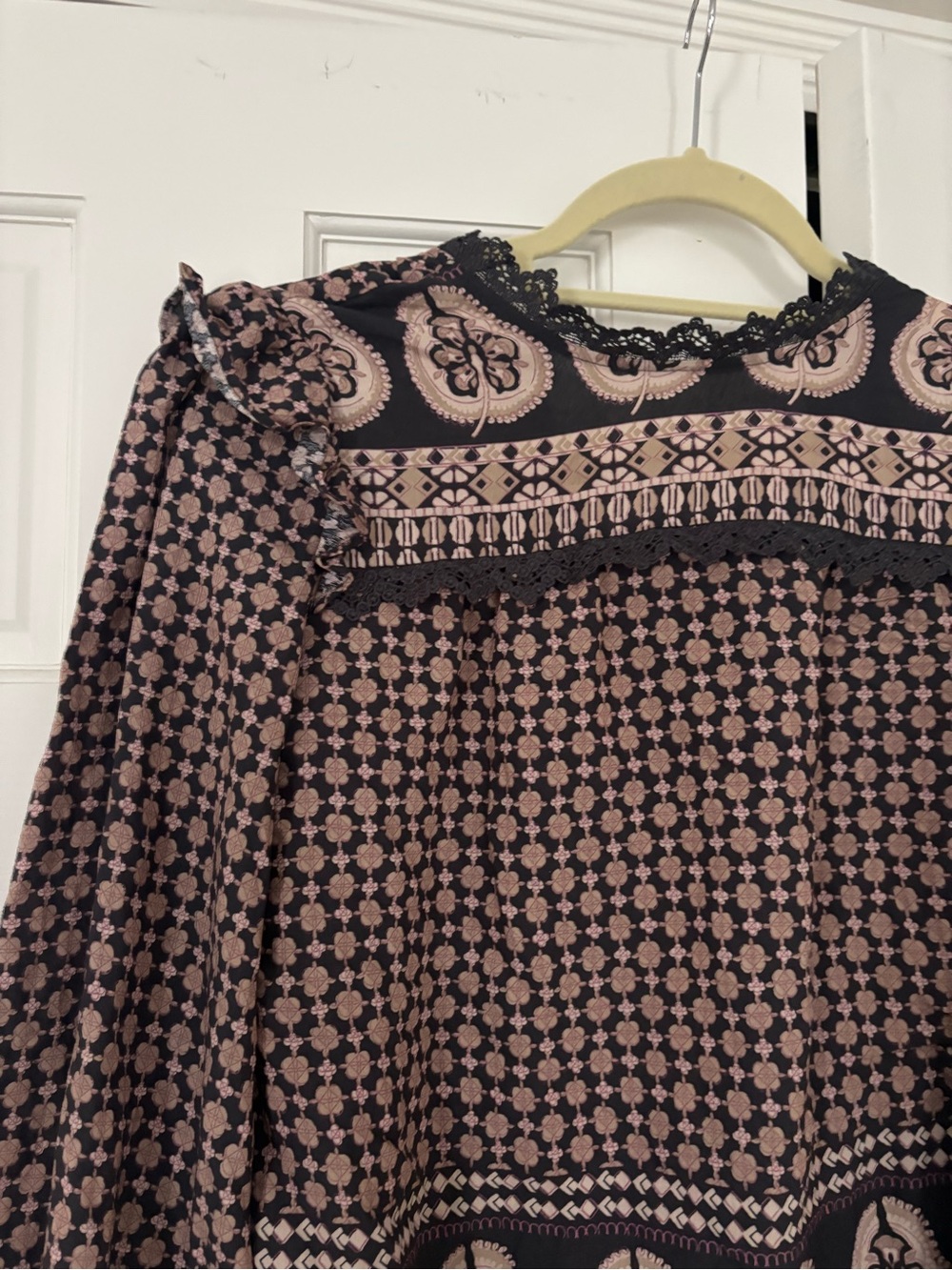 mine Black and Mauve Patterned Long-Sleeve Shirt size small
